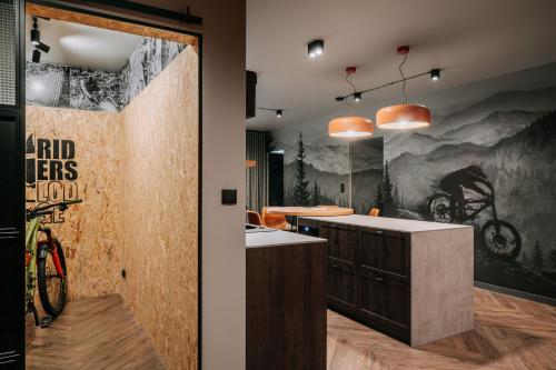 Kuchyňa alebo kuchynka v ubytovaní Apartament Riders Lodge Bielsko-Biała Jeżynowa