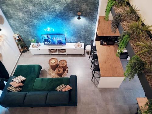 an overhead view of a living room with a green couch at Villa Štorija in Split