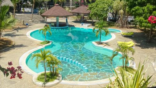 Bazén v ubytování Lily Palm Resort nebo v jeho okolí