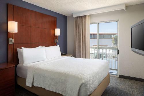 Sonesta ES Suites Carmel Mountain - San Diego tesisinde bir odada yatak veya yataklar