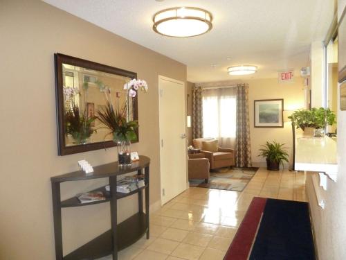 Posezení v ubytování Sonesta Simply Suites Chicago Libertyville