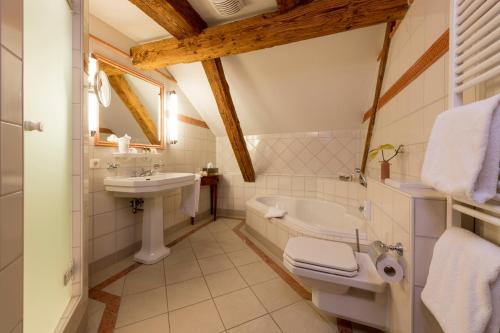 Koupelna v ubytování Hotel & Restaurant Alte Rheinmühle