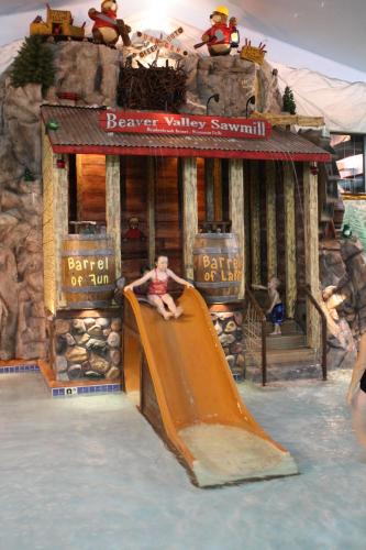 a child sitting on a slide at a water park at Meadowbrook Resort in Wisconsin Dells