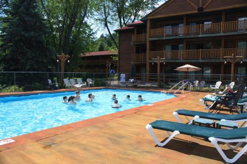 
Guests staying at Meadowbrook Resort

