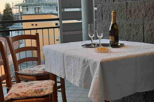 a bottle of wine sitting on a table on a balcony at Appartamento Silvia e Faby Verbania Lago Maggiore in Verbania