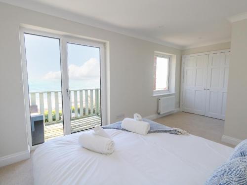 Gallery image of Castle Cove Cottage in Weymouth