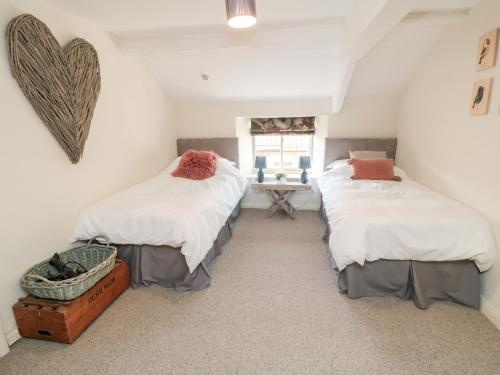 Ένα ή περισσότερα κρεβάτια σε δωμάτιο στο Black Horse Cottage