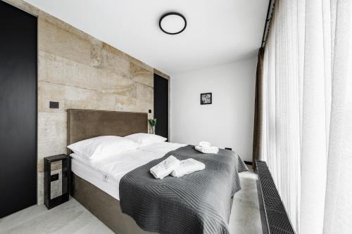 Ένα ή περισσότερα κρεβάτια σε δωμάτιο στο PLATiNIUM HOUSE&SPA BASEN-SAUNA CENTRUM