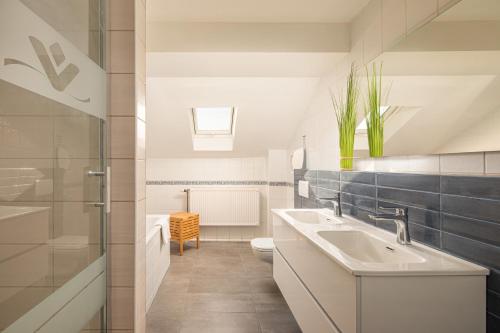 a bathroom with a sink and a toilet at Villapark Vargesztes in Várgesztes