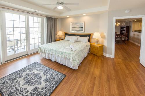 En eller flere senge i et værelse på The Sandbridge Dunes - Summer Moments 107