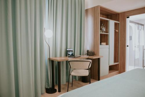 Un ou plusieurs lits dans un hébergement de l'établissement Catalina Plaza Hotel Sostenible