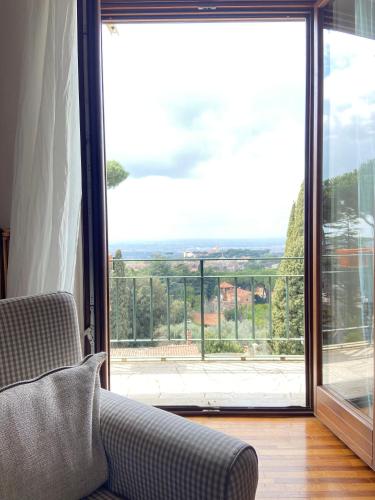 a living room with a couch and a large window at “Casa Amélie” in Grottaferrata
