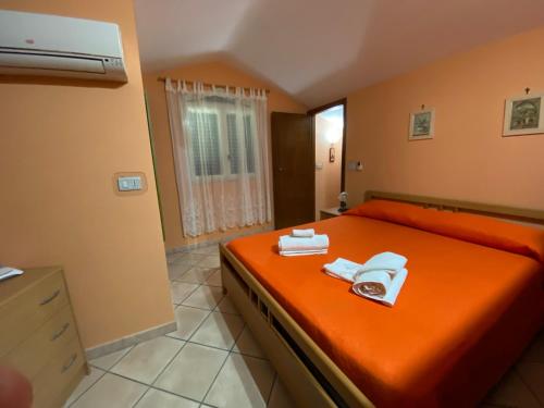 Posteľ alebo postele v izbe v ubytovaní Villa in recidence a 100 metri dal mare con servizio di piscina a 100 metri vicino Cefalu