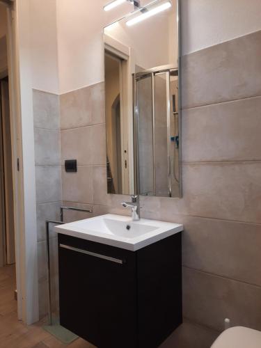 a bathroom with a sink and a mirror at Appartamento Blu in Deiva Marina