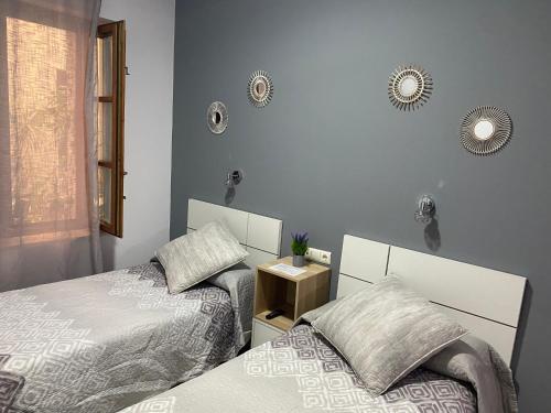 Postel nebo postele na pokoji v ubytování Hostal Puerta Carmona