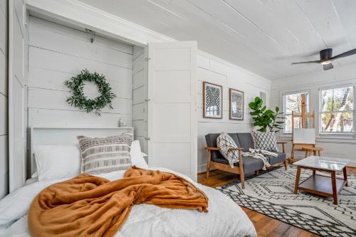 Χώρος καθιστικού στο Historic Heights Artist Boho Bungalow