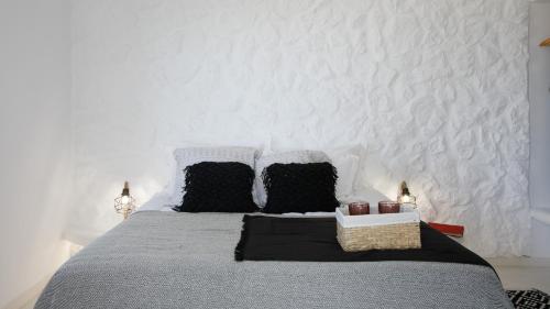 Letto o letti in una camera di Naxos Earth Suites