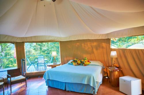 Cama ou camas em um quarto em Manoas
