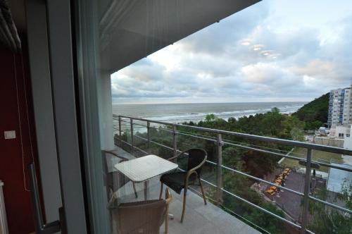a balcony with a table and a view of the ocean at Promenada28pl - Apartamenty z widokiem na morze in Międzyzdroje