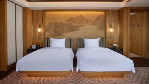 Ένα ή περισσότερα κρεβάτια σε δωμάτιο στο Hotel Indigo Diqing Moonlight City by IHG