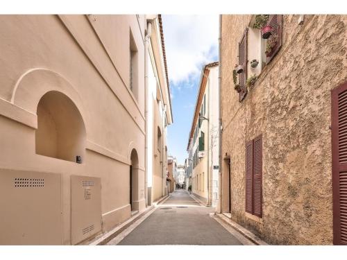 Nice Renting - FERSEN - 2 Rooms Vieil Antibes - AC - Safranier - Big Terrace photo 7