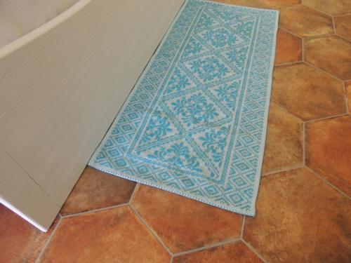 a tile floor with a blue pattern on it at Tenute Efis in Galtellì