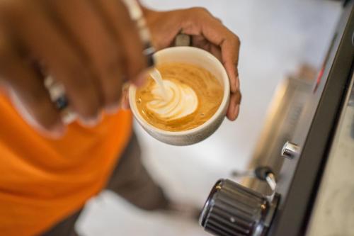 Kemudahan buat kopi dan teh di Nagara Boutique Hotel