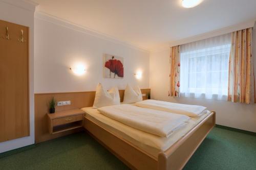 Ένα ή περισσότερα κρεβάτια σε δωμάτιο στο Haus Walser