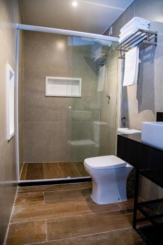 Bilik mandi di Hotel Vila Catavento