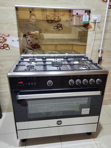 Logistics Apartment tesisinde mutfak veya mini mutfak