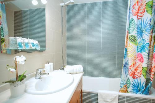 a bathroom with a sink and a shower curtain at AL34 - Apartamento a 400 metros de la playa Fenals in Lloret de Mar