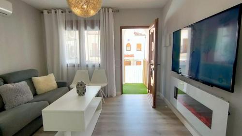 Μια τηλεόραση ή/και κέντρο ψυχαγωγίας στο Suite Ruidera Beach