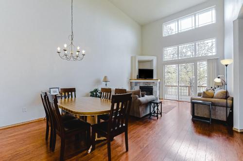 Living Large in Eagle Crest – Photos 5