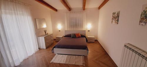 Ein Bett oder Betten in einem Zimmer der Unterkunft Villa Carol