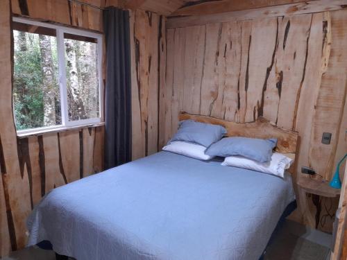 Tempat tidur dalam kamar di Cabaña Don Humbert