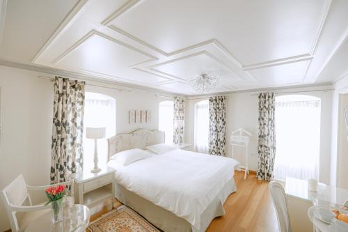 Ένα ή περισσότερα κρεβάτια σε δωμάτιο στο Kastello Hotel