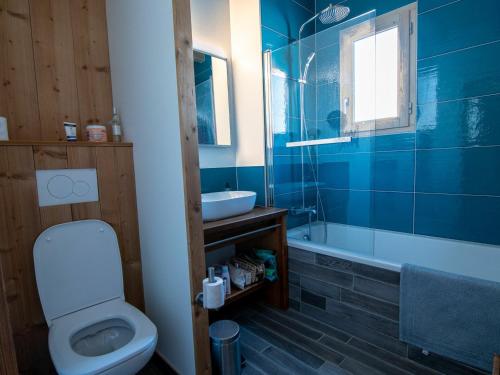 a bathroom with a toilet and a sink and a tub at Chalet Valloire, 5 pièces, 12 personnes - FR-1-263-498 in Valloire