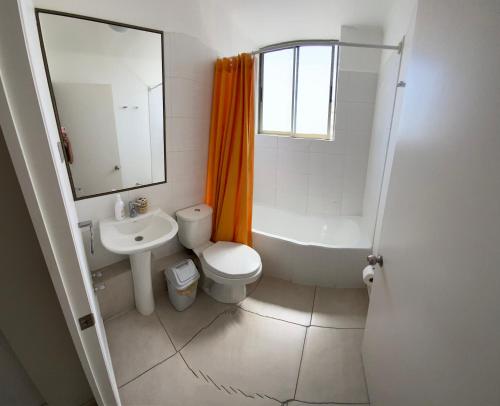 Vonios kambarys apgyvendinimo įstaigoje Amtaya Inmobiliaria