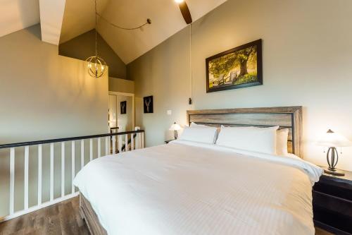 Кровать или кровати в номере Condo 211 At North Creek Resort
