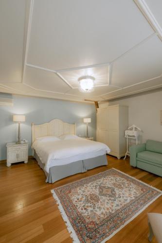 Ένα ή περισσότερα κρεβάτια σε δωμάτιο στο Kastello Hotel