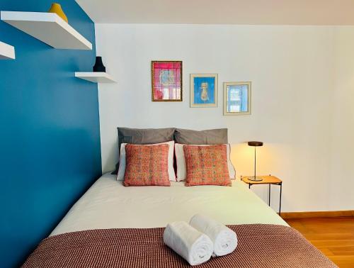 Un pat sau paturi într-o cameră la The Star of São Bento