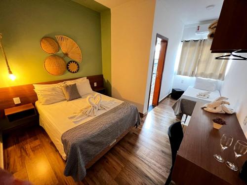 a bedroom with a bed with a yellow wall at Hotel Fazenda Vale da Cachoeira in Serra Negra