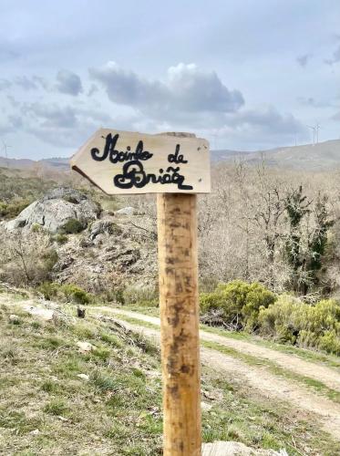 a sign on a pole on a dirt road at Moinho de Brião in Montalegre