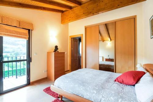 Postel nebo postele na pokoji v ubytování Magnífica casa con jardin, BBQ e hidromasaje