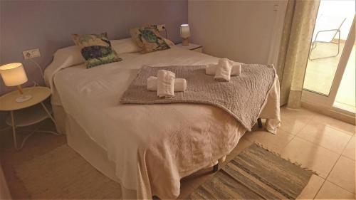 Voodi või voodid majutusasutuse Cerca playa-AA-Patio privado toas
