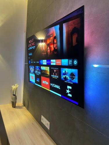 a flat screen tv hanging on a wall at Lëy-H appart in Riez