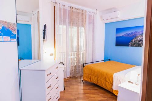 B&B Amalfi Coast Salernoにあるベッド
