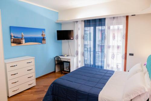 B&B Amalfi Coast Salernoにあるベッド