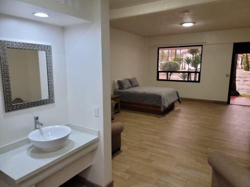 Uma casa de banho em Hotel Paraiso Las Palmas