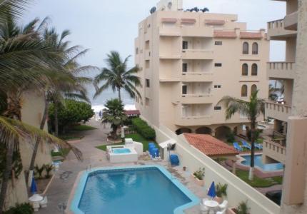 Una vista de la pileta en Marina del Sol Resort Condo directly on the Ocean 102 o alrededores